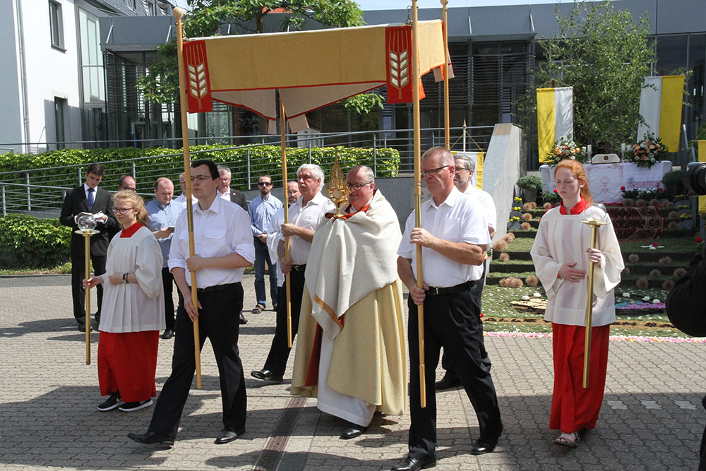 fronle17_145.jpg